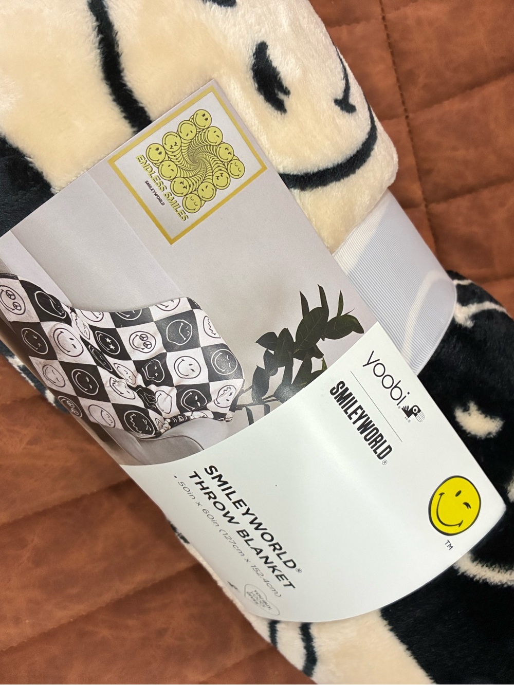 SmileyWorld Black & Cream Plush Throw Blanket